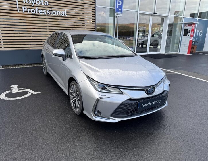 Toyota Corolla Sedan / Limuzína 1,8 l 72 kw