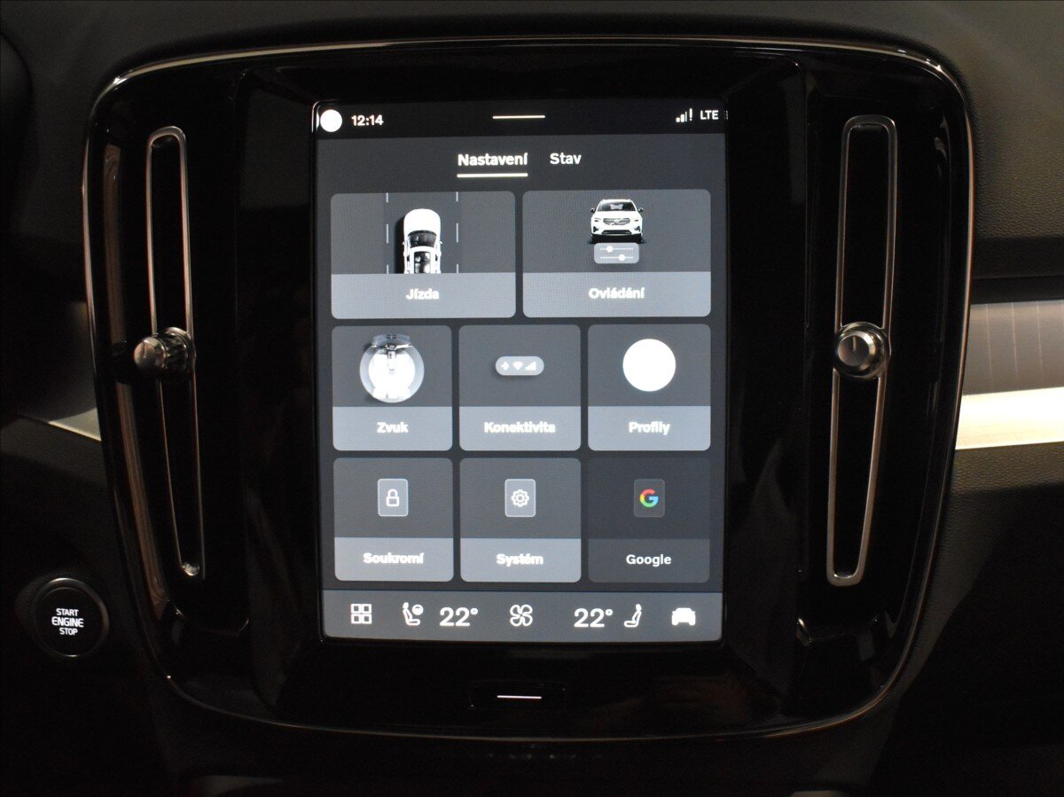 Volvo XC40 SUV / Terénní 2,0 l 120 kw