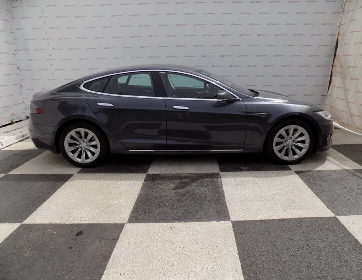Tesla Model S 6