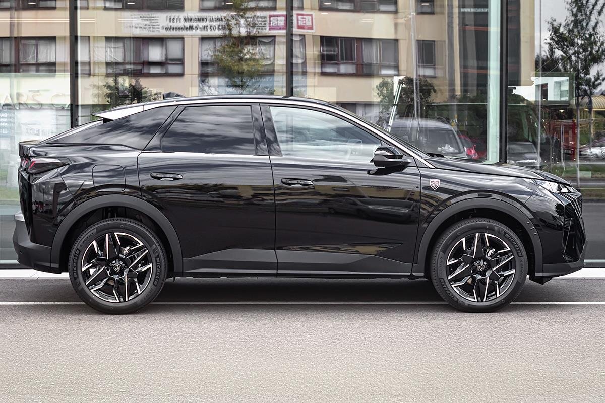 Peugeot 3008 SUV / Terénní 1,2 l 107 kw