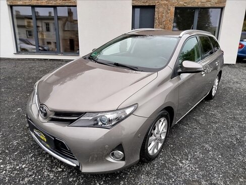Toyota Auris Kombi 2,0 l 91 kw