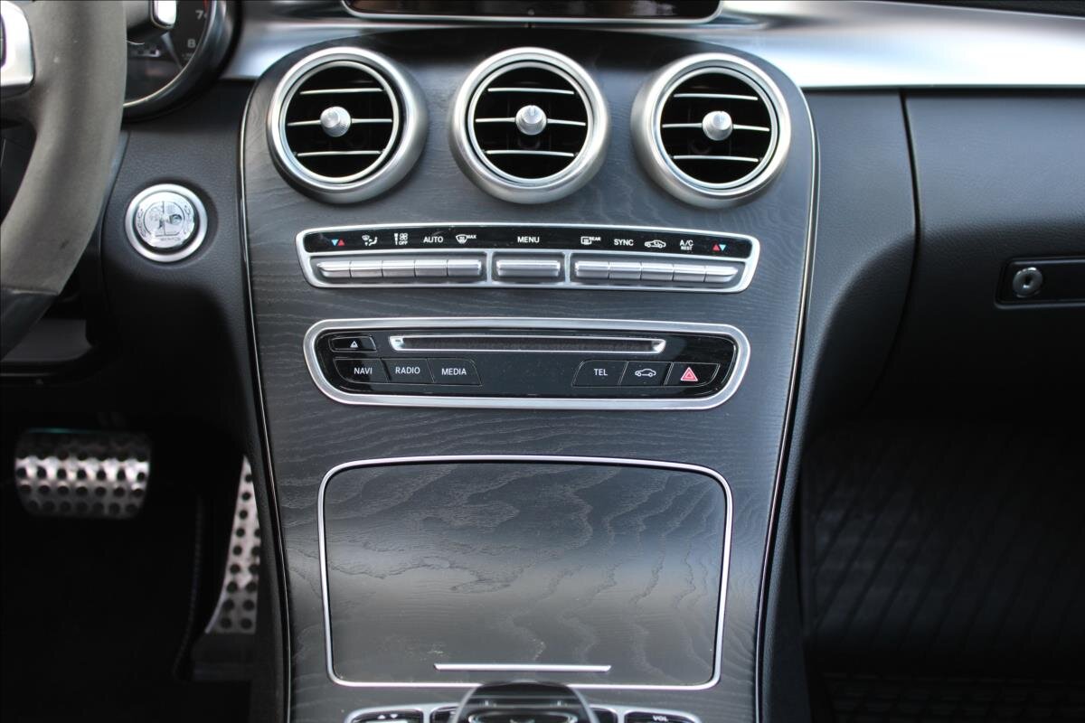 Mercedes-Benz Třídy C Sedan / Limuzína 3,0 l 270 kw