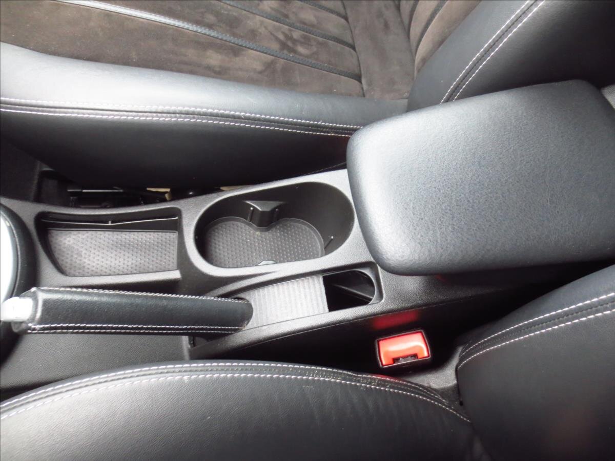 Lancia Delta Hatchback 1,4 l 88 kw