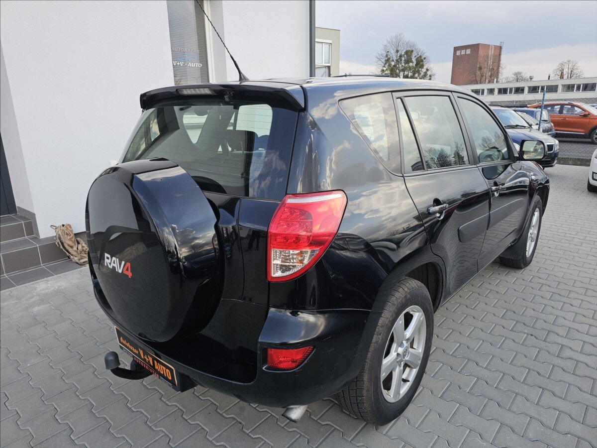 Toyota RAV4 Kombi 2,2 l 100 kw