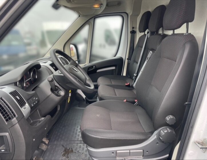 Opel Movano Skříň 2,2 l 121 kw