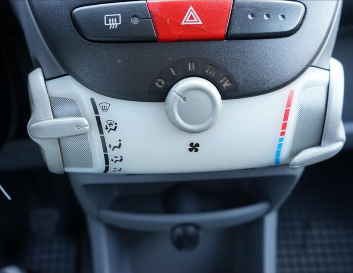 Peugeot 107 Hatchback 998,0 50 kw