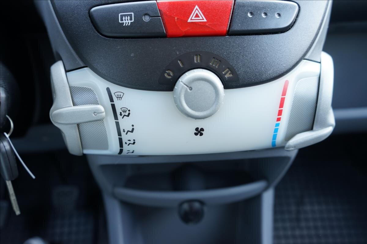 Peugeot 107 Hatchback 998,0 50 kw