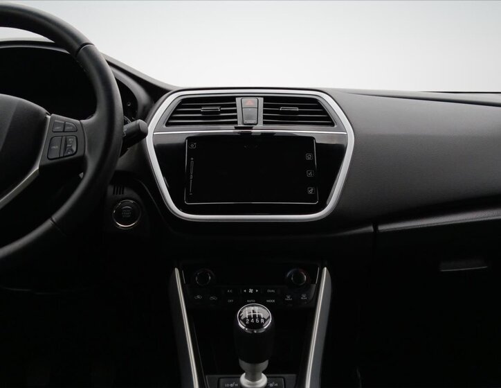 Suzuki SX4 S-Cross 10