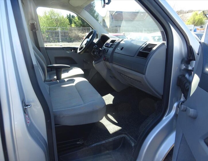 Volkswagen Caravelle MPV 2,5 l 96 kw