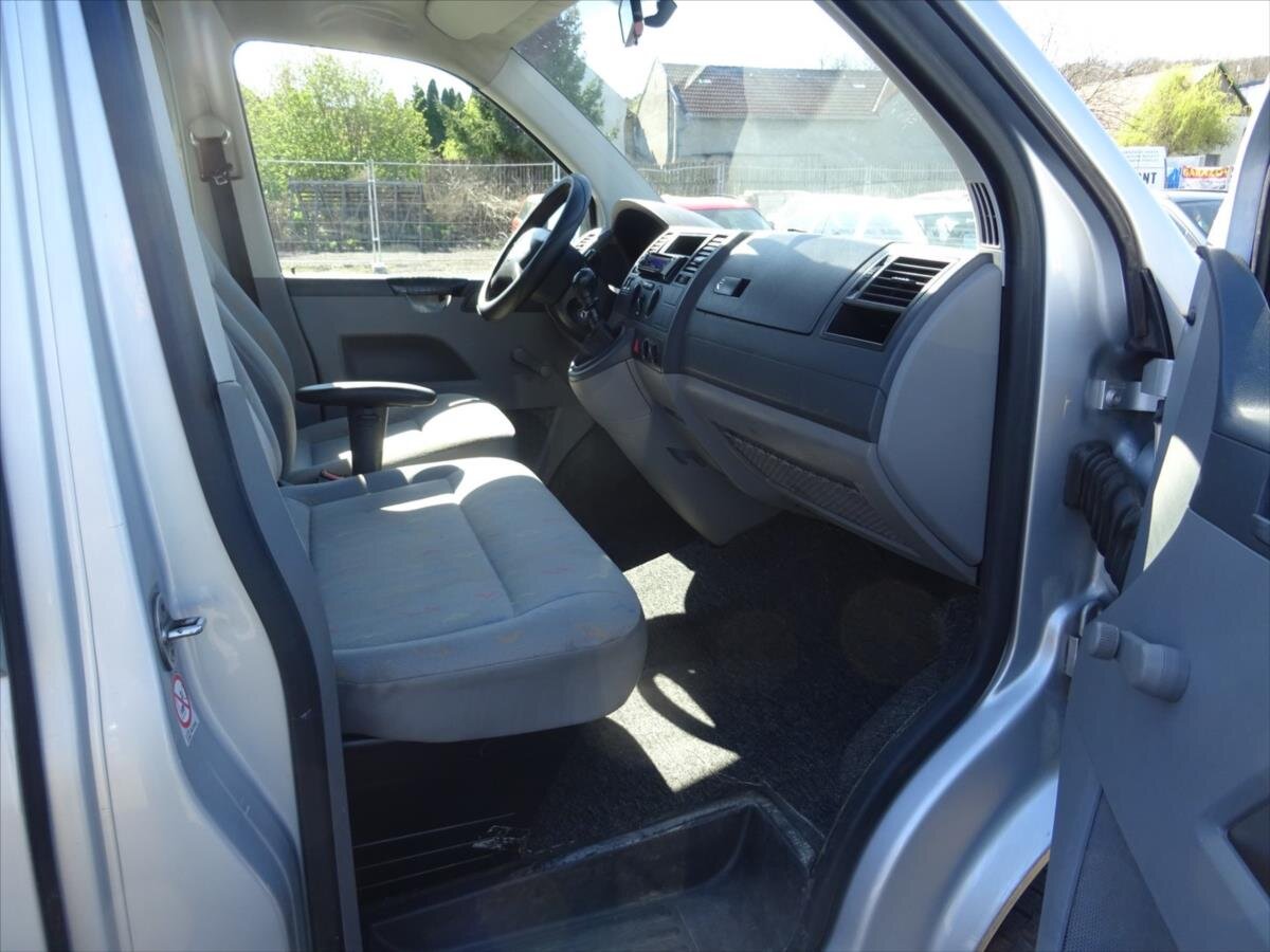 Volkswagen Caravelle MPV 2,5 l 96 kw