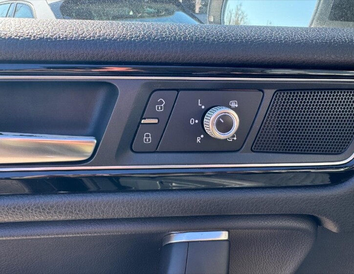 Volkswagen Touareg 12