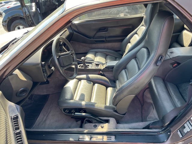 Porsche 928