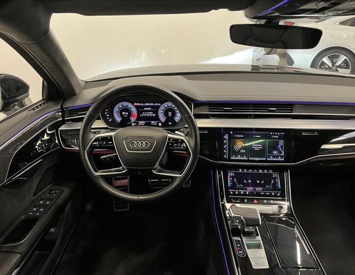 Audi S8 5