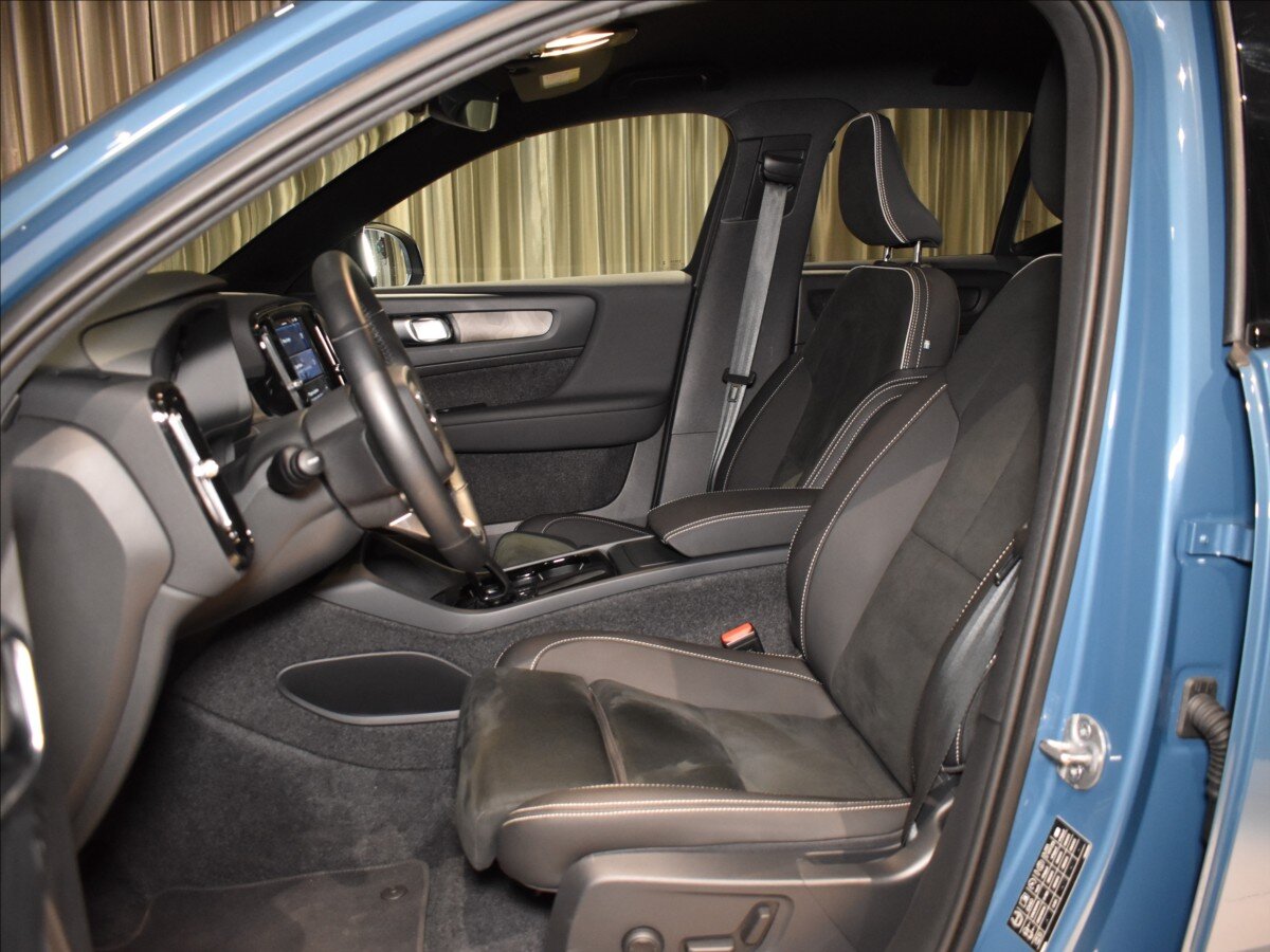 Volvo EX40 SUV / Terénní 0,0 325 kw