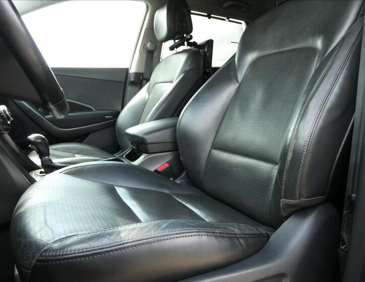 Hyundai Grand Santa Fe 39