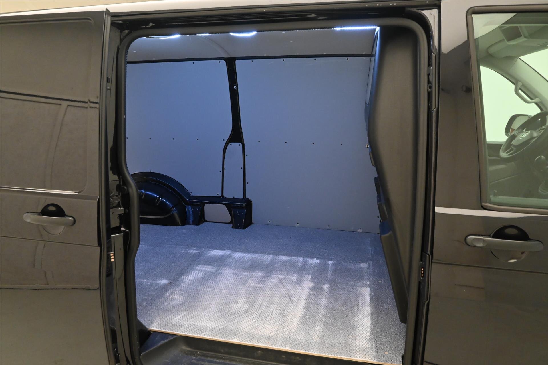 Volkswagen Transporter Skříň 2,0 l 75 kw