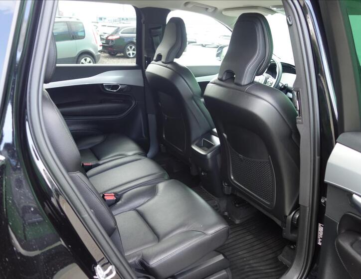 Volvo XC90 29