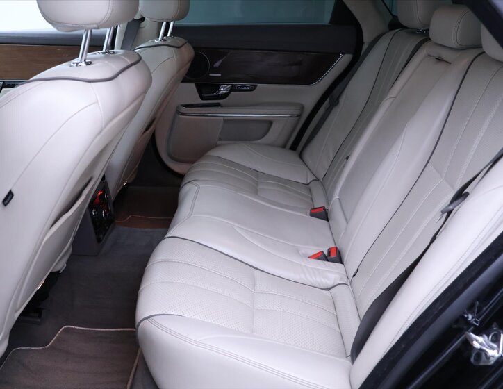 Jaguar XJ Sedan 3,0 l 202 kw