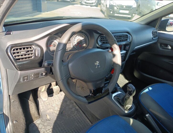 Peugeot 301 Sedan 1,6 l 68 kw