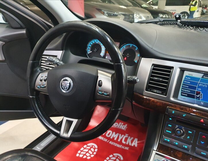 Jaguar XF Sedan / Limuzína 3,0 l 202 kw
