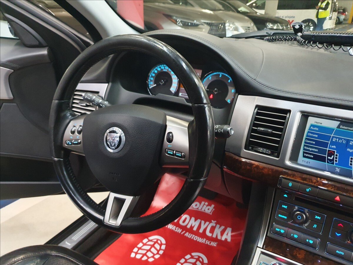 Jaguar XF Sedan / Limuzína 3,0 l 202 kw