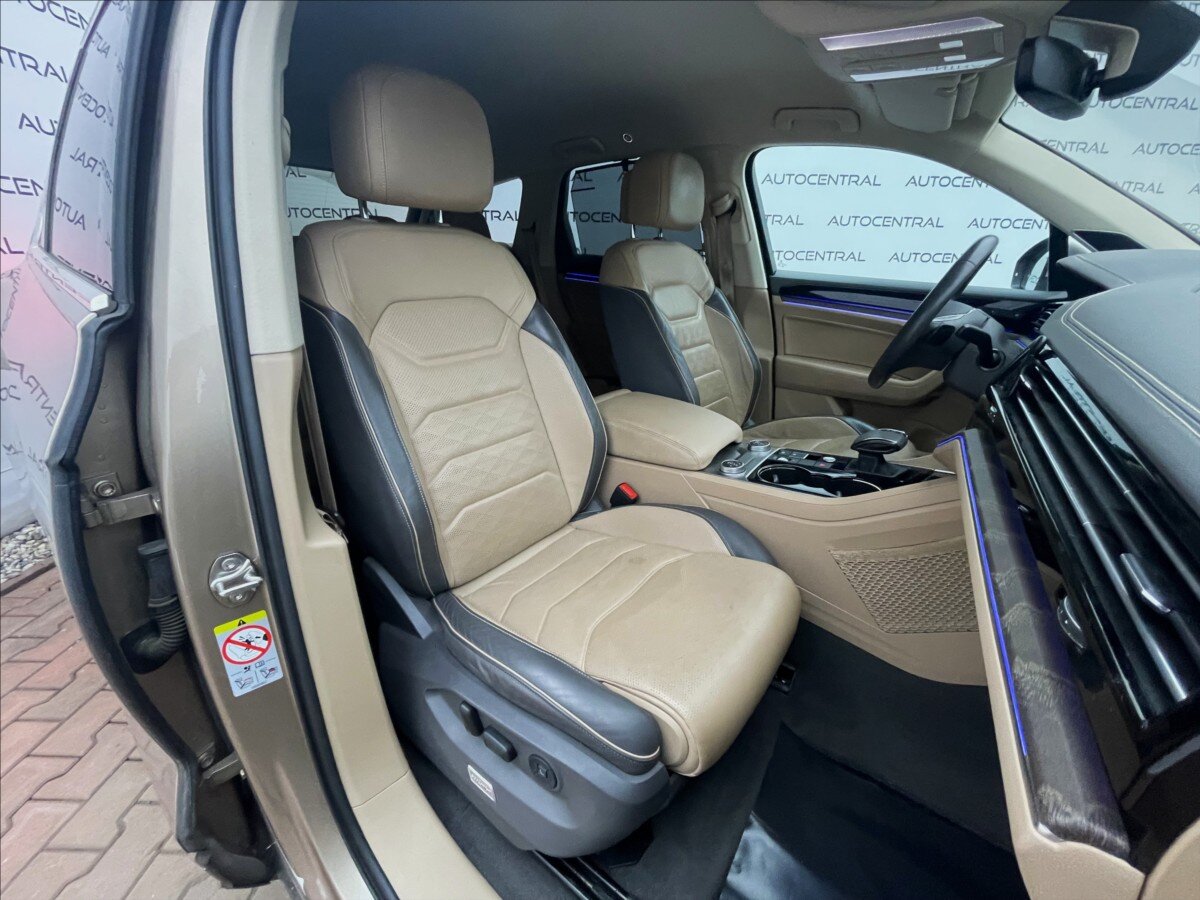 Volkswagen Touareg SUV / Terénní 3,0 l 210 kw