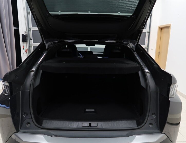 Peugeot 3008 SUV 1,2 l 100 kw