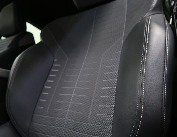 Peugeot 3008 SUV / Terénní 1,2 l 100 kw