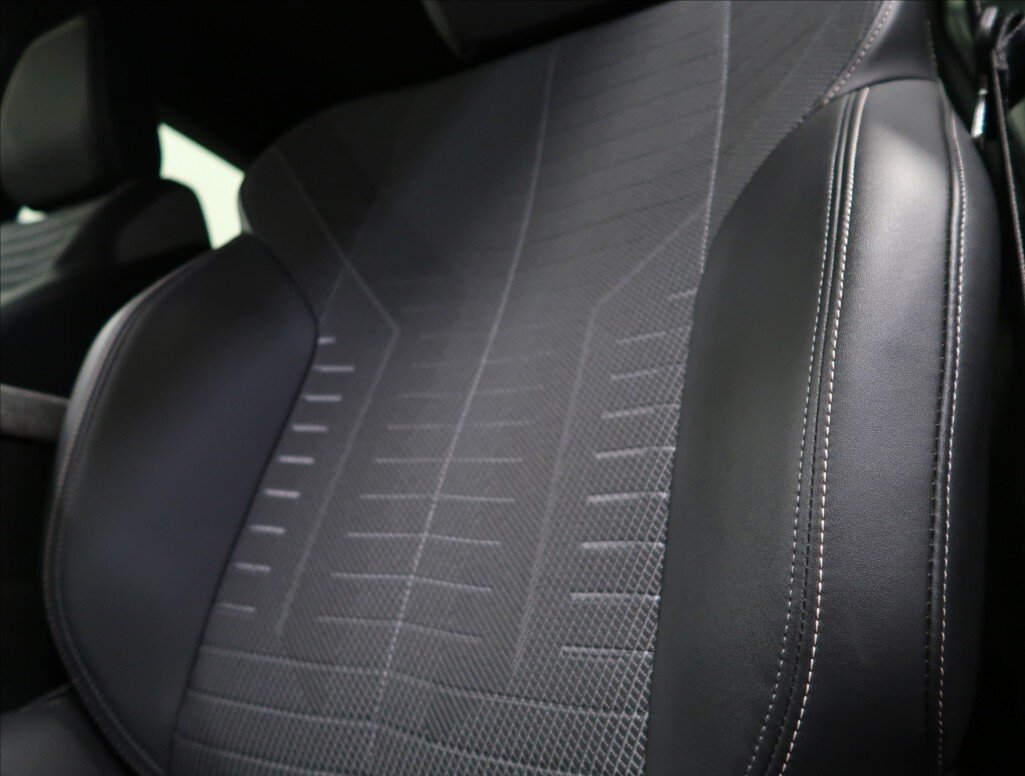 Peugeot 3008 SUV / Terénní 1,2 l 100 kw