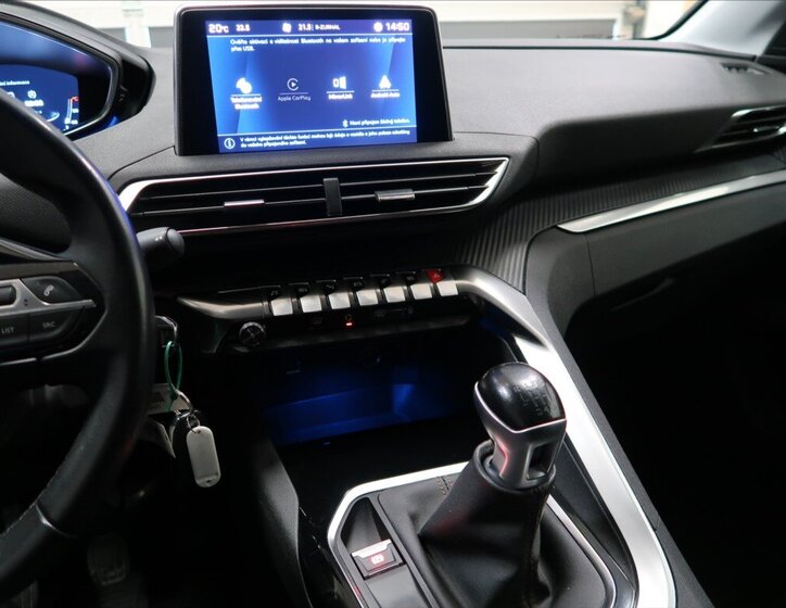 Peugeot 3008 MPV 1,2 l 96 kw