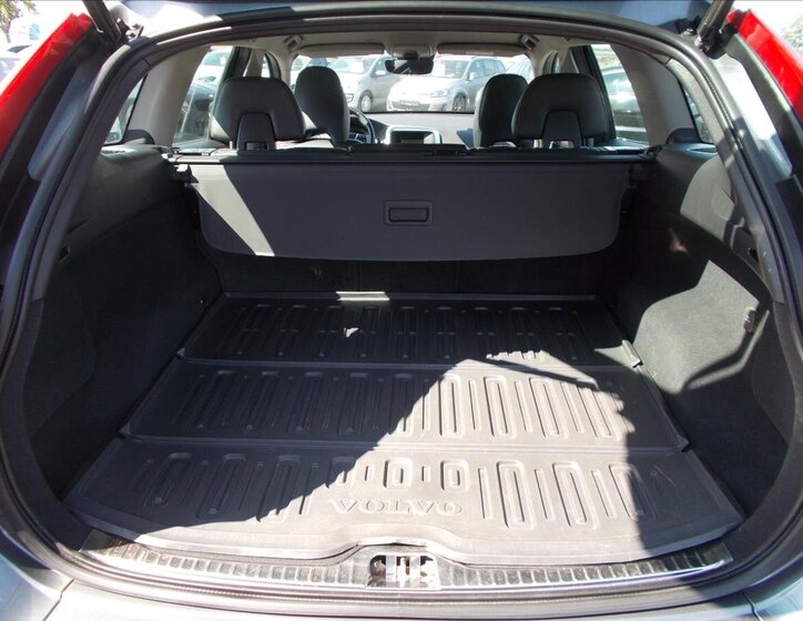 Volvo XC60 SUV / Terénní 2,0 l 110 kw