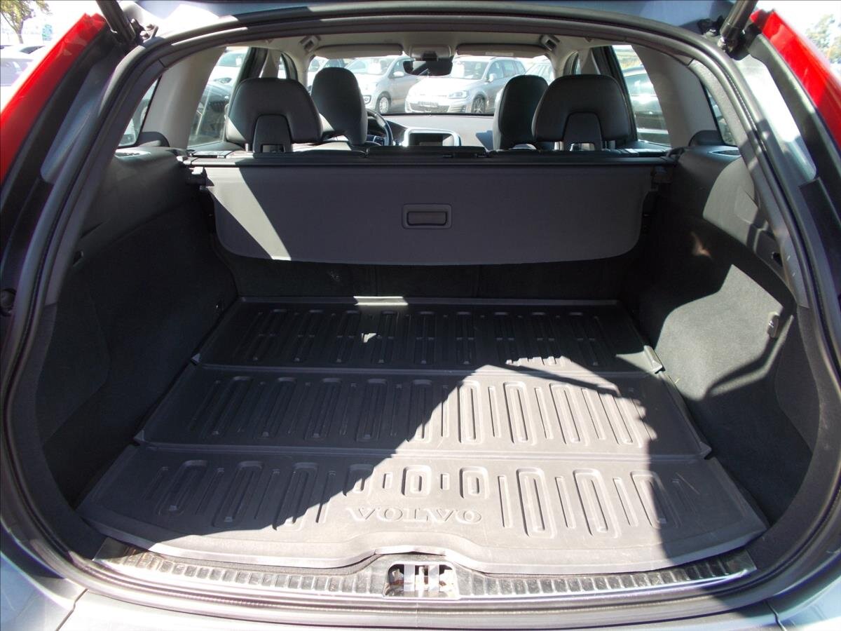 Volvo XC60 SUV / Terénní 2,0 l 110 kw