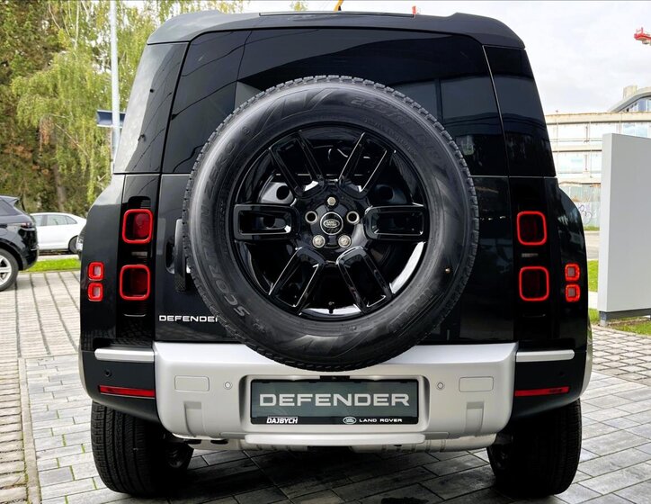 Land Rover Defender 5