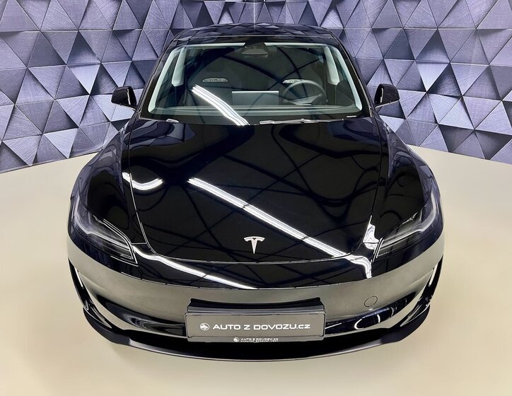 Tesla Model 3 Sedan 0,0 341 kw