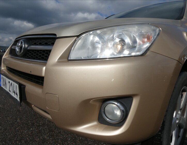 Toyota RAV4 SUV / Terénní 2,2 l 110 kw