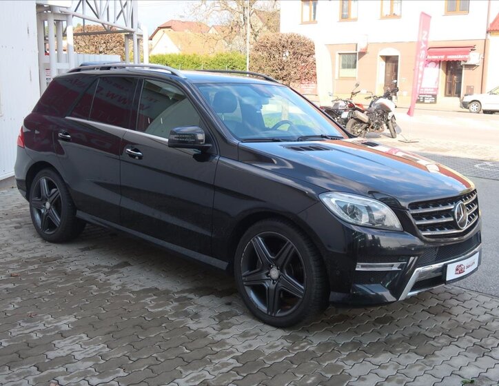 Mercedes-Benz Třídy M SUV / Terénní 3,0 l 190 kw