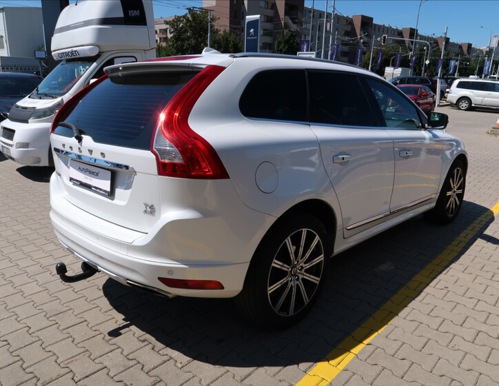 Volvo XC60 4