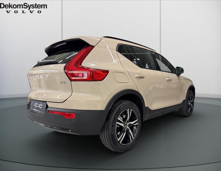 Volvo XC40 SUV / Terénní 2,0 l 120 kw