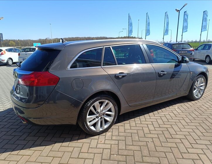 Opel Insignia Kombi 2,0 l 143 kw