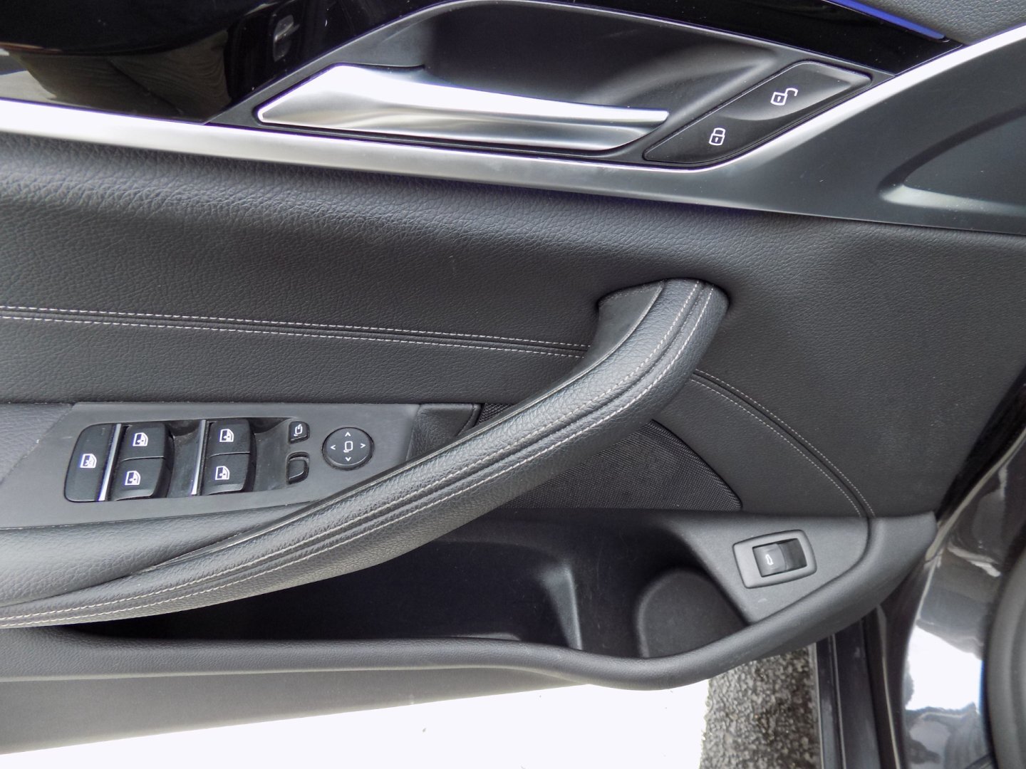 BMW Řada 5 Kombi 3,0 l 195 kw