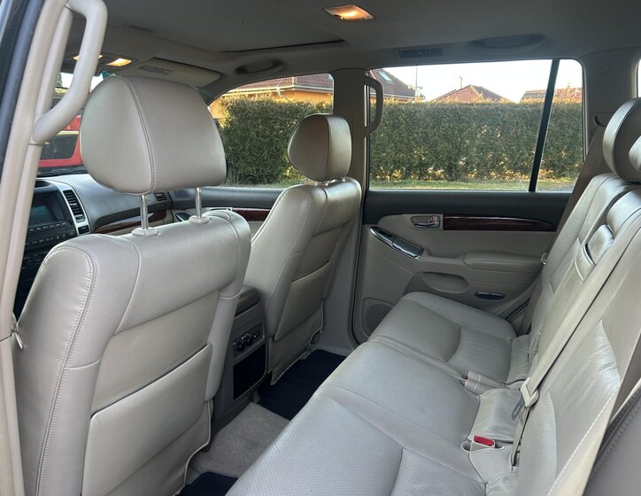 Toyota Land Cruiser 36