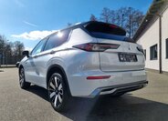 Mitsubishi Outlander SUV 2,4 l 225 kw