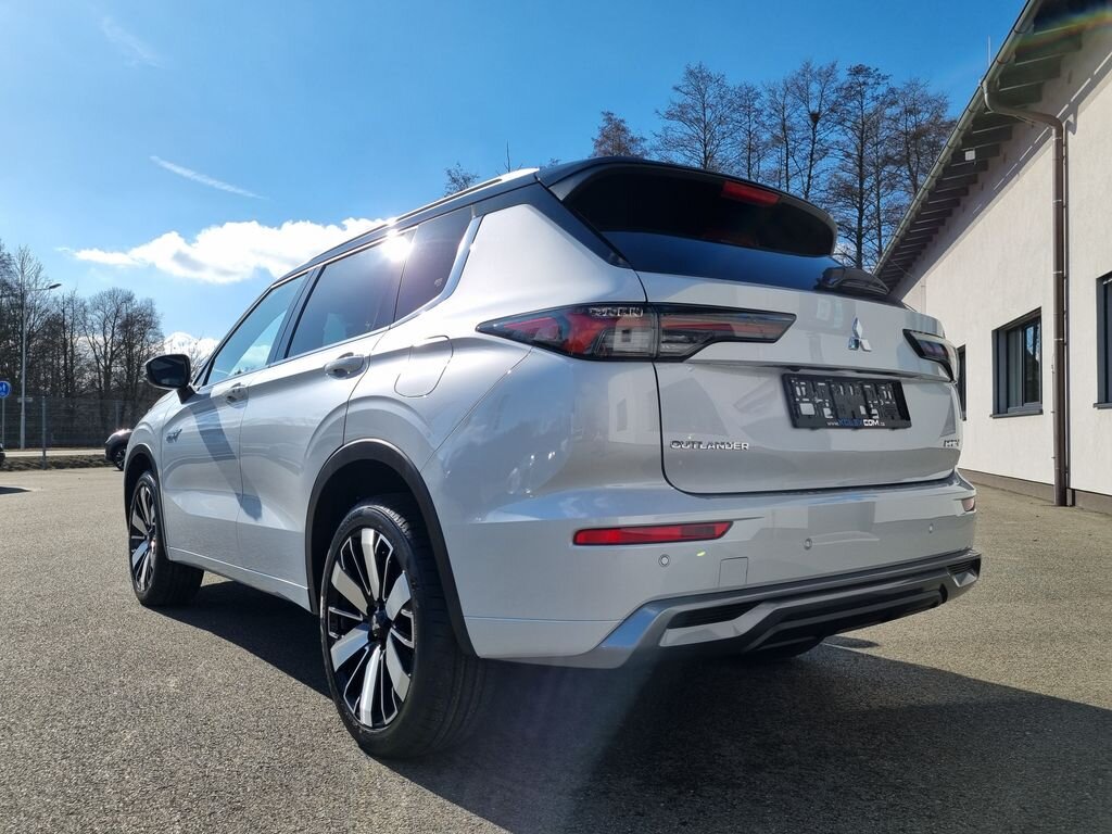 Mitsubishi Outlander SUV 2,4 l 225 kw