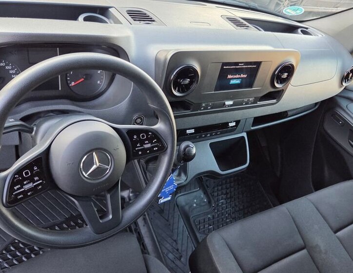 Mercedes-Benz Sprinter 11