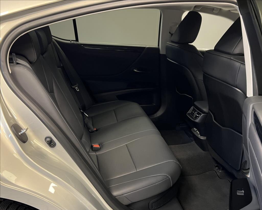 Lexus ES 300h Sedan 2,5 l 160 kw