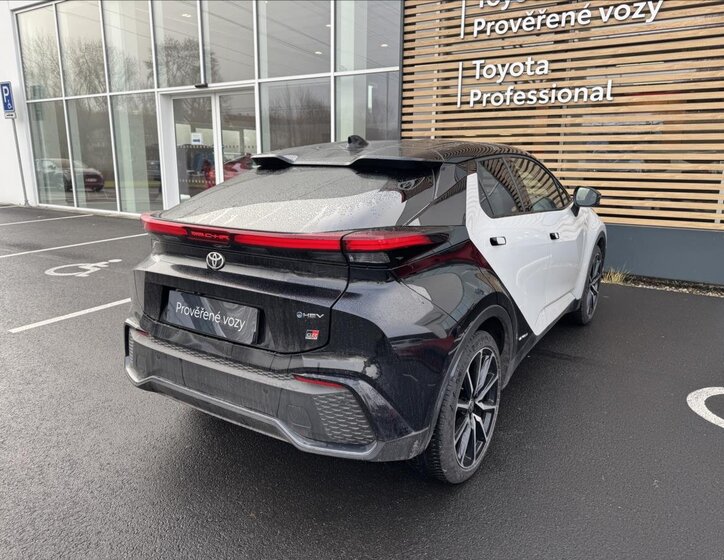 Toyota C-HR 2