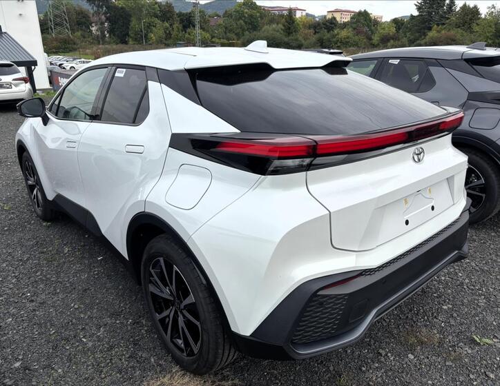 Toyota C-HR 4