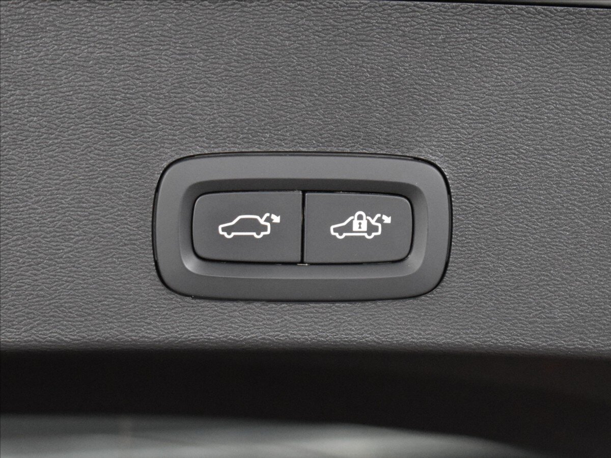 Volvo EX40 SUV 0,0 185 kw