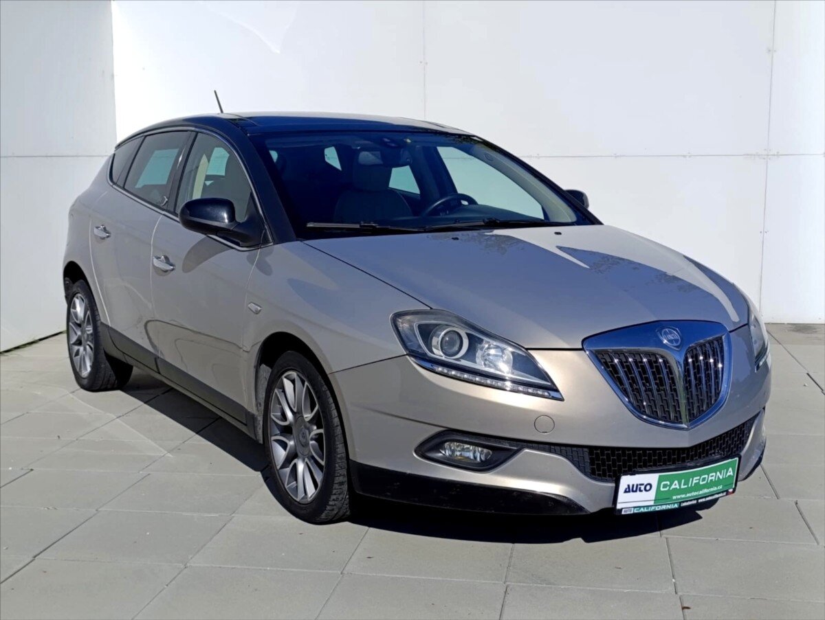 Lancia Delta Hatchback 1,6 l 88 kw