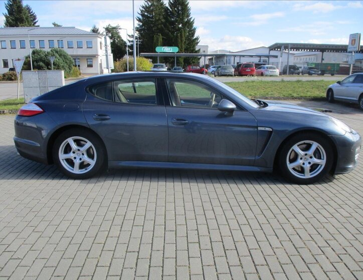 Porsche Panamera 5